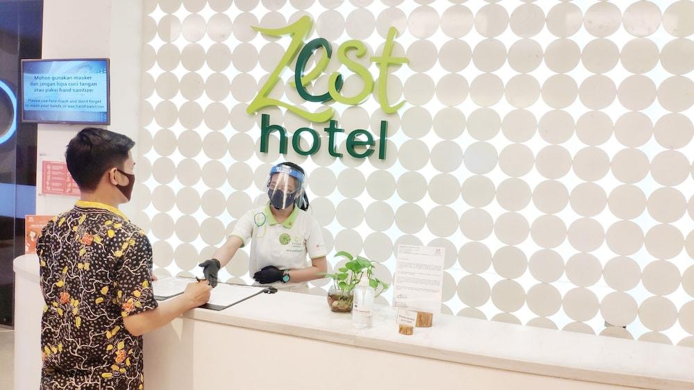 Zest Jemursari By Swiss-Belhotel International Sorabaya Extérieur photo