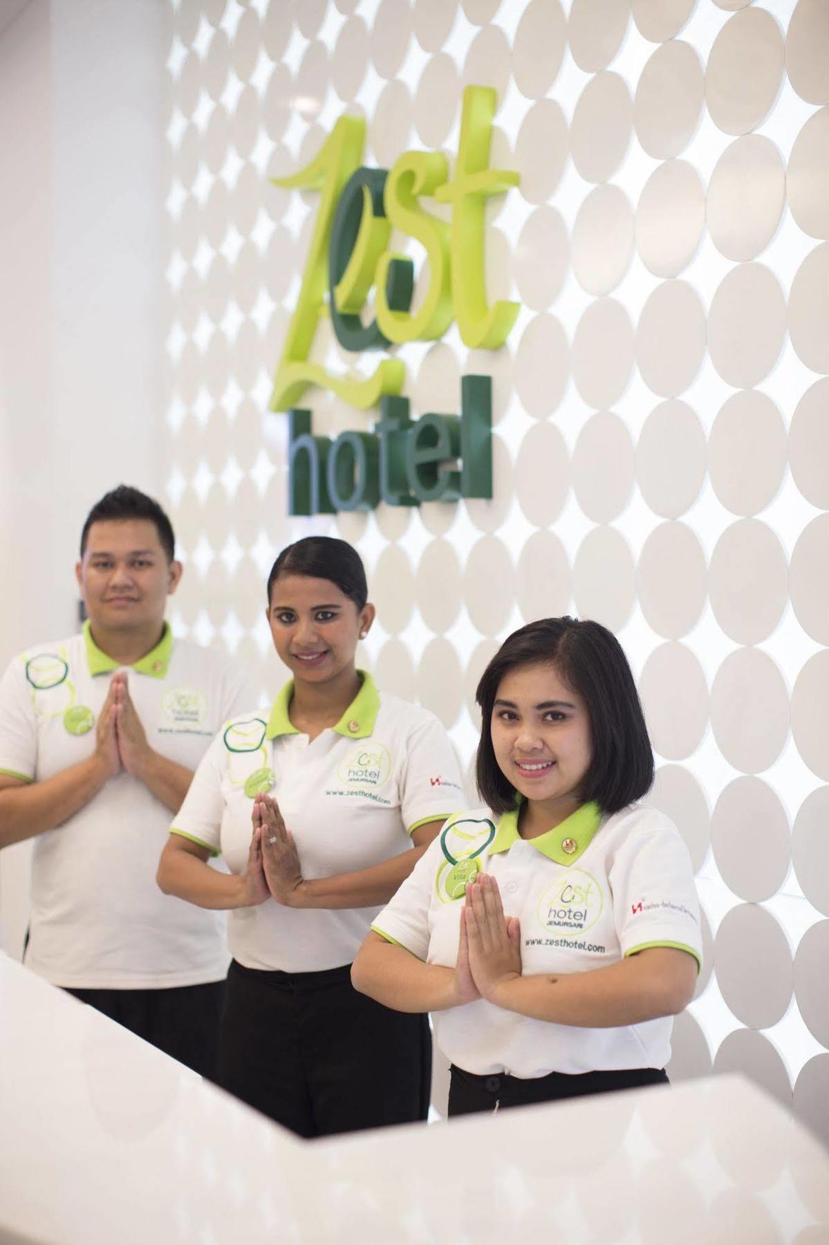 Zest Jemursari By Swiss-Belhotel International Sorabaya Extérieur photo