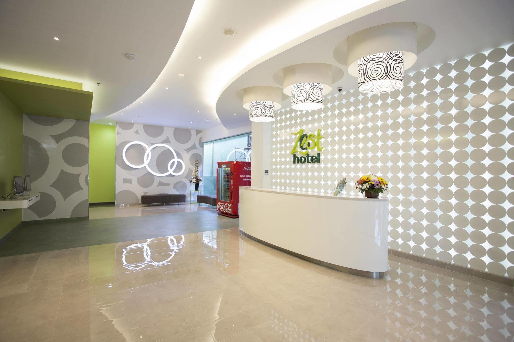Zest Jemursari By Swiss-Belhotel International Sorabaya Extérieur photo