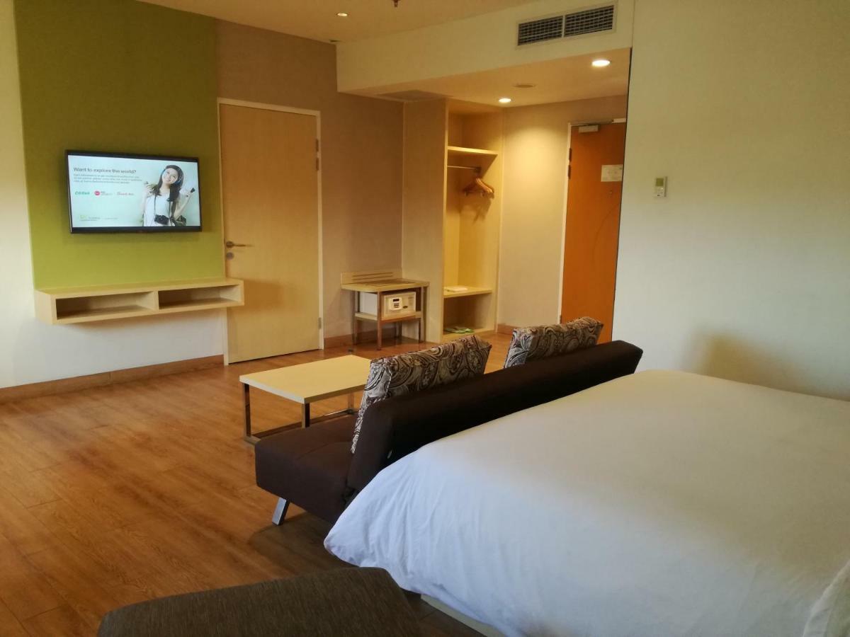 Zest Jemursari By Swiss-Belhotel International Sorabaya Extérieur photo